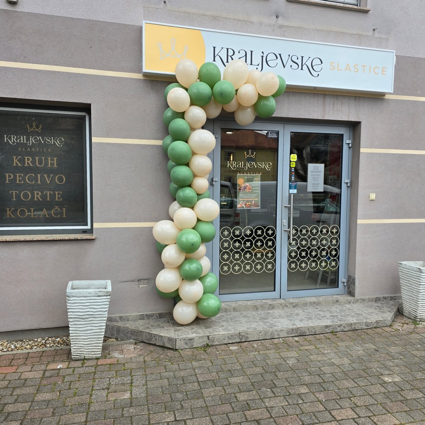 Tim Kraljevskih slastica u radionici